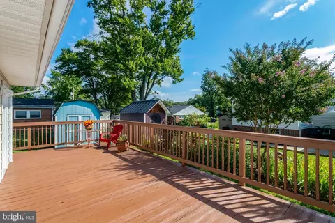 Exterior - 7402 Elgar St, Springfield, VA 22151 photo 5 of 8