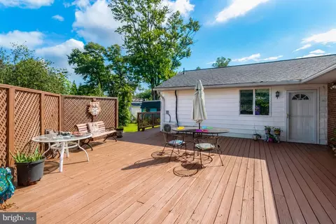 Exterior - 7402 Elgar St, Springfield, VA 22151 photo 2 of 8