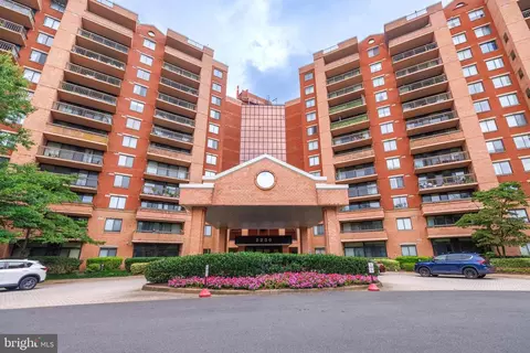 2230 George C Marshall Dr #1120, Falls Church, VA 22043