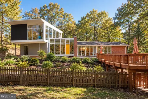 6404 Montrose St, Alexandria, VA 22312