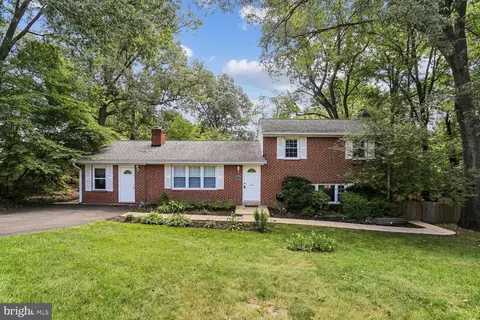 8317 Accotink Rd, Lorton, VA 22079