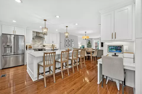 4266 Fox Lake Dr, Fairfax, VA 22033
