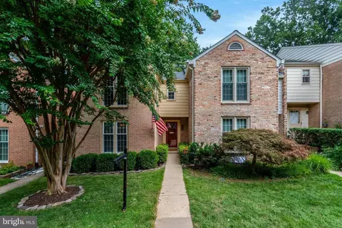 1956 Hopewood Dr, Falls Church, VA 22043
