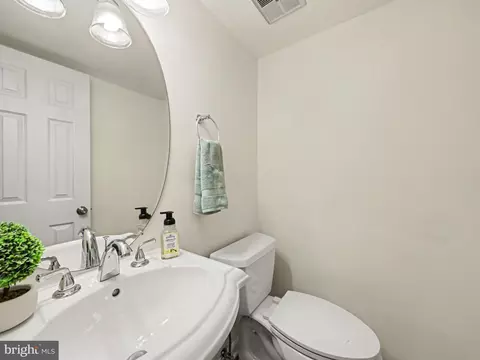 Bath - 7836 Marconi Ct, Springfield, VA 22153 photo 1 of 3