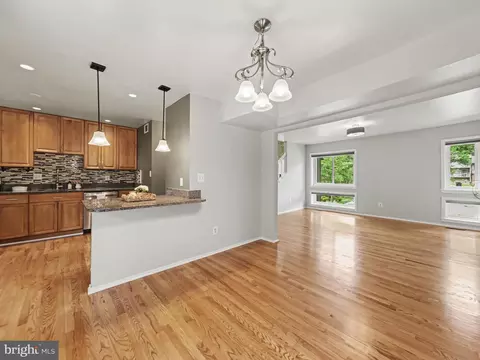 Living - 7836 Marconi Ct, Springfield, VA 22153 photo 3 of 7