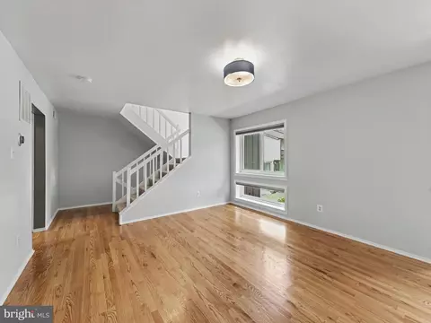 Living - 7836 Marconi Ct, Springfield, VA 22153 photo 4 of 7