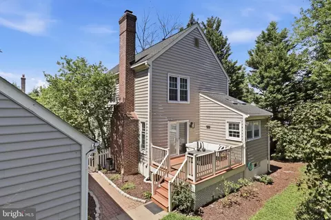 Exterior - 6502 Summerton Way, Springfield, VA 22150 photo 7 of 11