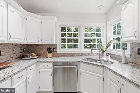Kitchen - 6502 Summerton Way, Springfield, VA 22150 photo 3 of 5