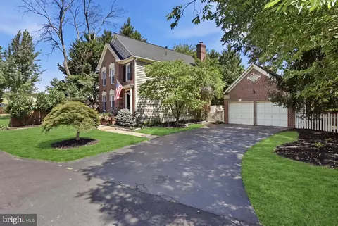 Exterior - 6502 Summerton Way, Springfield, VA 22150 photo 5 of 11
