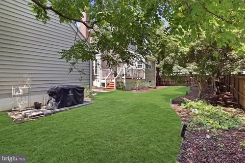 Exterior - 6502 Summerton Way, Springfield, VA 22150 photo 8 of 11