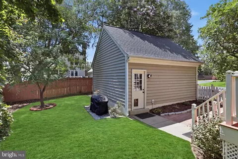 Exterior - 6502 Summerton Way, Springfield, VA 22150 photo 10 of 11