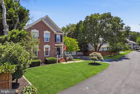 Exterior - 6502 Summerton Way, Springfield, VA 22150 photo 4 of 11