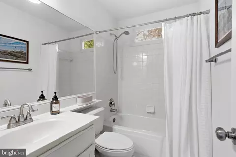 Bath - 6502 Summerton Way, Springfield, VA 22150 photo 5 of 6