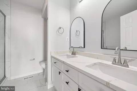 Bath - 2494 Quick St #102, Herndon, VA 20171 photo 1 of 2