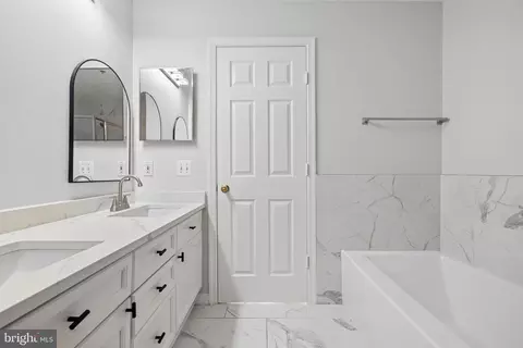 Entry Way - 2494 Quick St #102, Herndon, VA 20171 photo 6 of 6