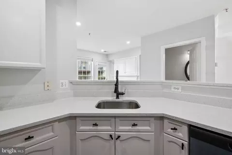 Kitchen - 2494 Quick St #102, Herndon, VA 20171 photo 2 of 3