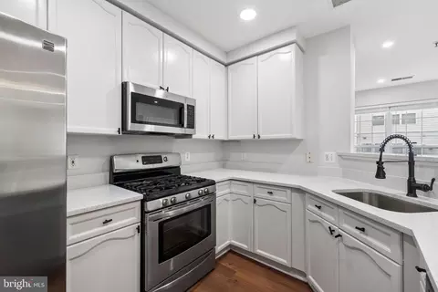 Kitchen - 2494 Quick St #102, Herndon, VA 20171 photo 1 of 3