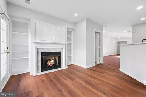 Living - 2494 Quick St #102, Herndon, VA 20171 photo 2 of 3