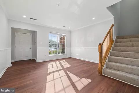 Living - 2494 Quick St #102, Herndon, VA 20171 photo 1 of 3