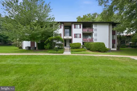 2845 Windsor Dr #103, Falls Church, VA 22042