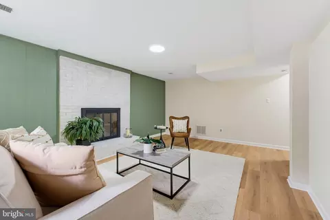 Living - 7235 Hadlow Dr, Springfield, VA 22152 photo 2 of 3