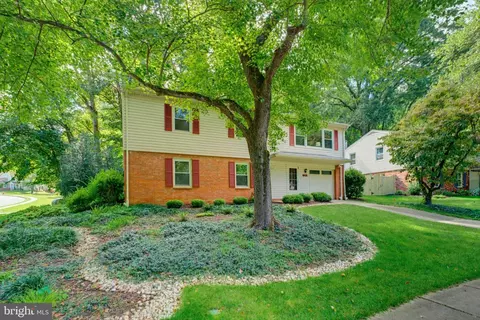 Exterior - 7235 Hadlow Dr, Springfield, VA 22152 photo 4 of 11