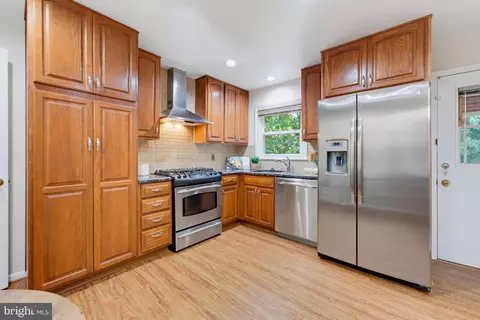 Kitchen - 7235 Hadlow Dr, Springfield, VA 22152 photo 2 of 2