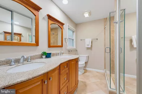 Bath - 7235 Hadlow Dr, Springfield, VA 22152 photo 2 of 4