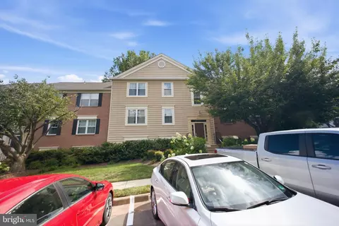 12011 Golf Ridge Ct #302, Fairfax, VA 22033