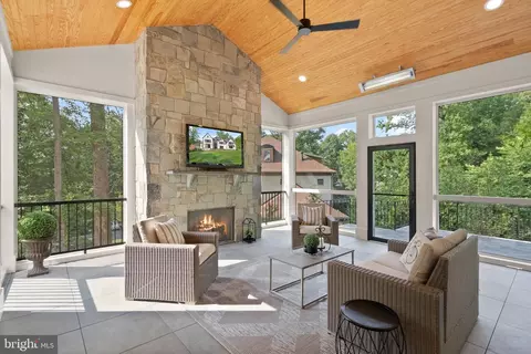 Exterior - 6424 Divine St, Mclean, VA 22101 photo 2 of 3