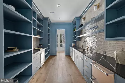 Entry Way - 6424 Divine St, Mclean, VA 22101 photo 2 of 2