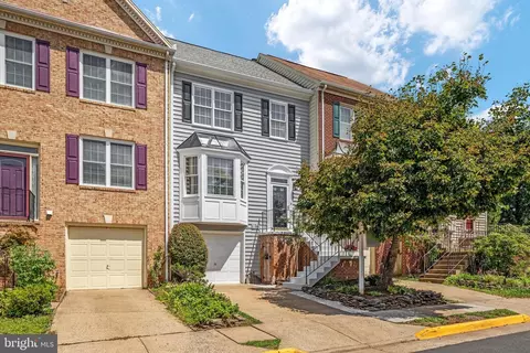 5521 Sully Lake Dr, Centreville, VA 20120