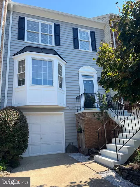 5521 Sully Lake Dr, Centreville, VA 20120