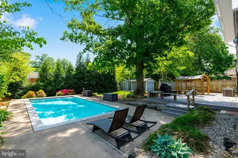 Exterior - 7415 Jervis St, Springfield, VA 22151 photo 7 of 10