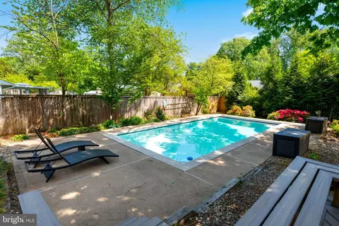 Exterior - 7415 Jervis St, Springfield, VA 22151 photo 3 of 10