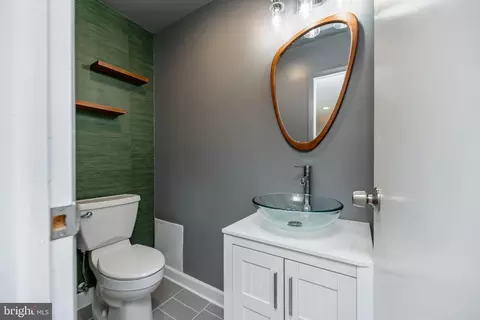 Bath - 7415 Jervis St, Springfield, VA 22151 photo 1 of 8