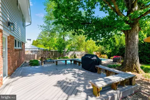 Exterior - 7415 Jervis St, Springfield, VA 22151 photo 2 of 10