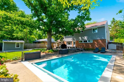 Exterior - 7415 Jervis St, Springfield, VA 22151 photo 5 of 10