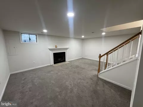 Living - 7261 Olde Lantern Way, Springfield, VA 22152 photo 5 of 7