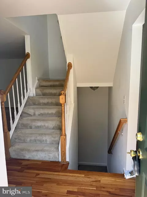Entry Way - 7261 Olde Lantern Way, Springfield, VA 22152 photo 3 of 3