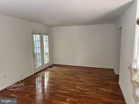 Living - 7261 Olde Lantern Way, Springfield, VA 22152 photo 4 of 7
