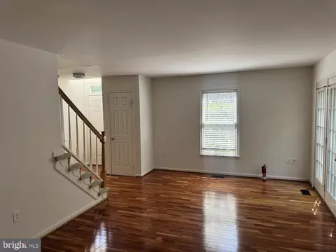 Living - 7261 Olde Lantern Way, Springfield, VA 22152 photo 3 of 7