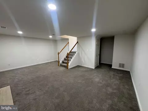 Living - 7261 Olde Lantern Way, Springfield, VA 22152 photo 7 of 7