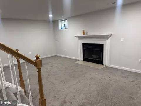 Living - 7261 Olde Lantern Way, Springfield, VA 22152 photo 6 of 7