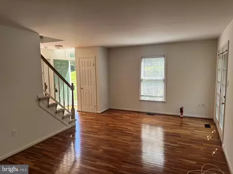 Living - 7261 Olde Lantern Way, Springfield, VA 22152 photo 2 of 7