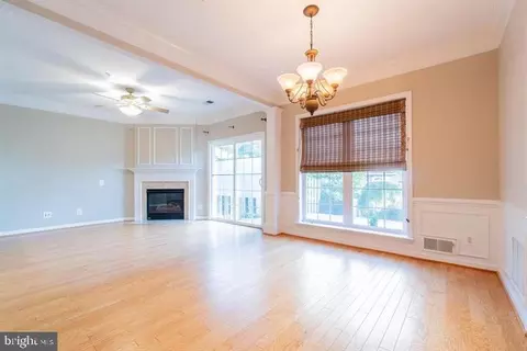 6325 D Eagle Ridge Ln #32, Alexandria, VA 22312