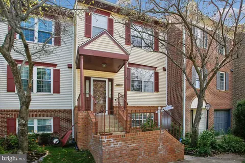6039 Heatherwood Dr, Alexandria, VA 22310