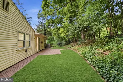 Exterior - 8804 Strause Ct, Springfield, VA 22153 photo 6 of 10