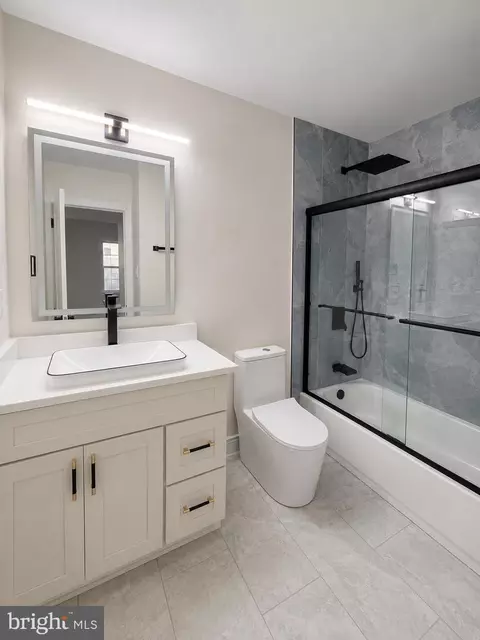 Bath - 8804 Strause Ct, Springfield, VA 22153 photo 8 of 11