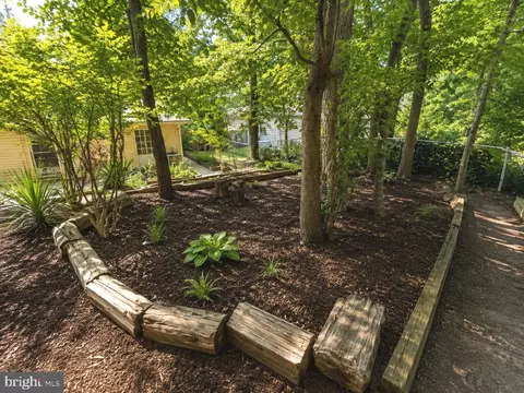 Exterior - 8804 Strause Ct, Springfield, VA 22153 photo 8 of 10